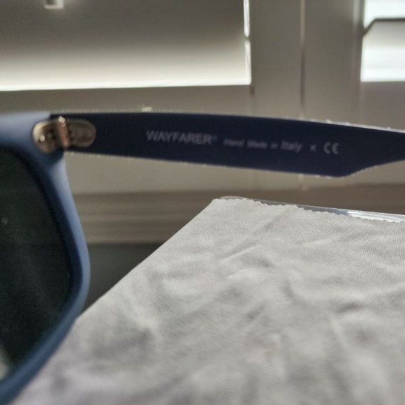 RAYBAN WOMEN'S CAMO WAYFARER SUNGLASSES. BLUE CAMOFLAGE PRINT - Picture 3 of 5